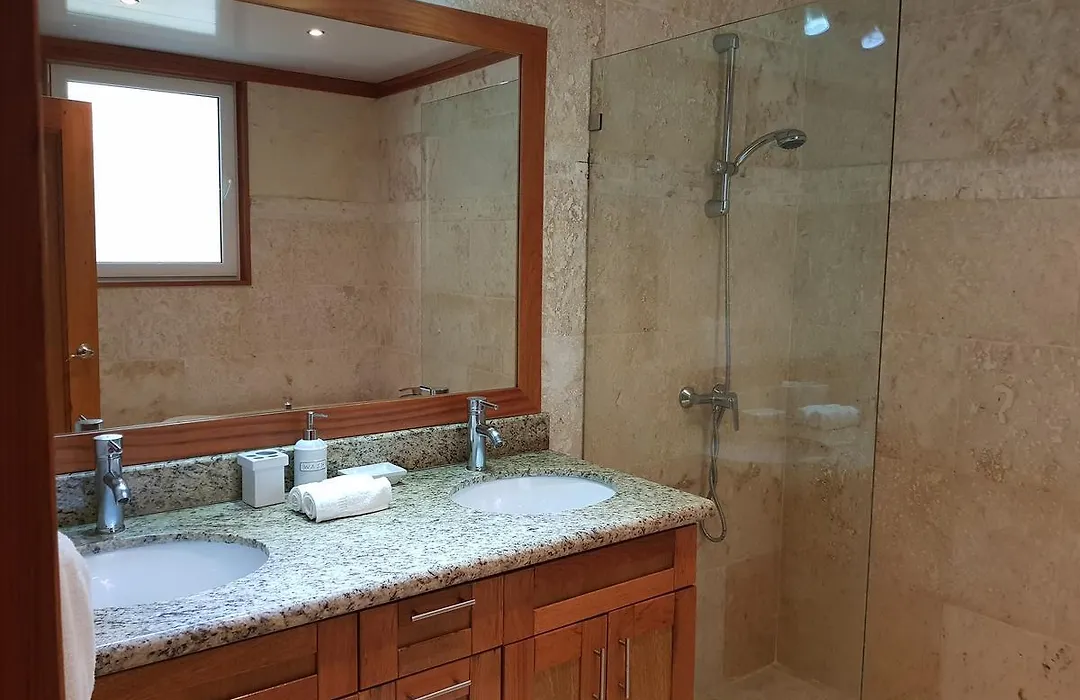 Luxury Oceanview Condo 2 Br/2.5 Ba-1