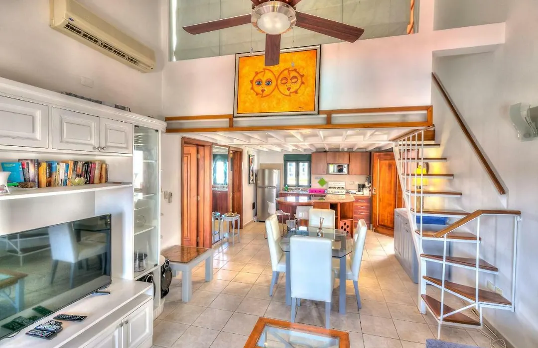 Neat 2 Bedroom Apartment Next To The Beach S-I401-1