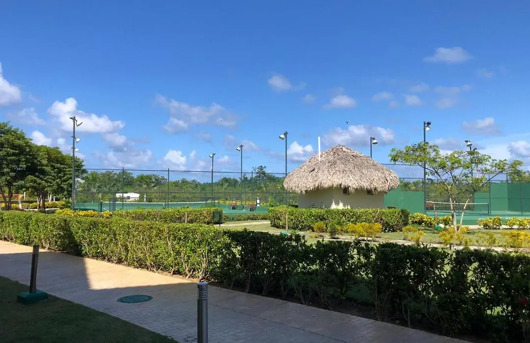 Beautiful One Bedroom Unit With Pool And Beach Club In A Golf Project-1