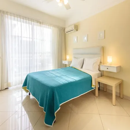 Hotel Shakey-2