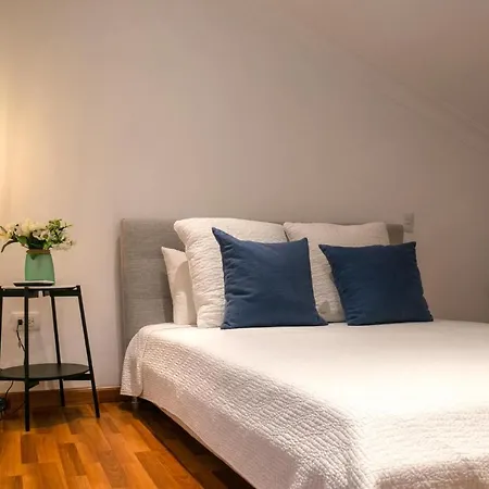 Feel The Ocean Breeze From This Alluring Beachfront Apartment - D302-3