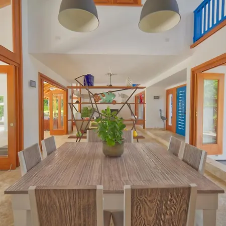 Amazing 4-Bedroom Tropical Villa With Private Pool And Golf Course View At Luxury Resort-3