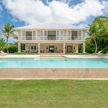 Golf-Front Villa With Large Spaces, Staff And Pool, Situated In Luxury Beach Resort-3