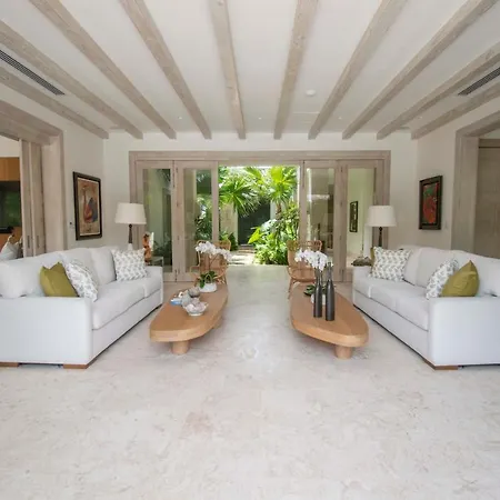 Stylish Fully-Staffed Villa Near Beach And Lagoons In Exclusive Golf Resort-2