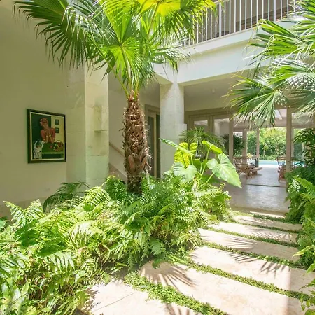 Stylish Fully-Staffed Villa Near Beach And Lagoons In Exclusive Golf Resort-3
