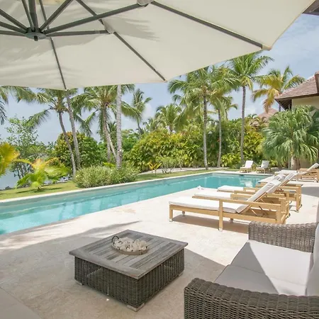 Spacious Lake Front Villa With In-Room Jacuzzis In Luxury Golf And Beach Resort-3