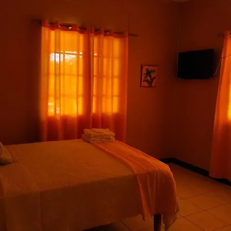 Unity Villa 3 Bedroom With Fans Wifi Parking-2