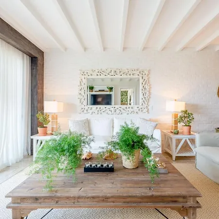 Classic But Eccentric Portillo 2Br Apartment-2