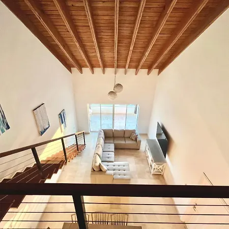 Resort Style Beach Front Condo On The Top Floor!-2