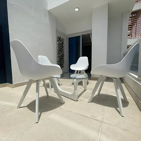 City View 2Br Downtown Stylish Sleeps 4 +Wifi+ Gym-2