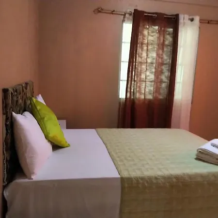 Unity Villa One Bedroom Apartment With, Cable, Park Wifi,Near Beach-2
