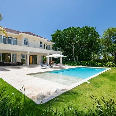 Cozy 5-Bedroom Villa With Beautiful Views Of La Cana Golf Course-3