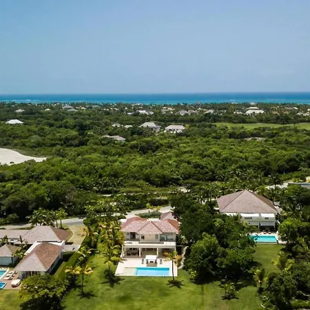 Cozy 5-Bedroom Villa With Beautiful Views Of La Cana Golf Course-2