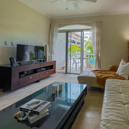 Great 2 Bedroom Apartment Only 30 Seconds Walking Distance From The Beach - Bra1-2