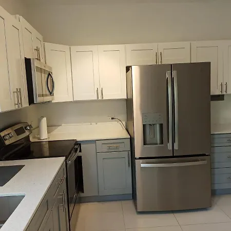 Luxury 2 Bedroom Rooftop Pool View Unit #3-2