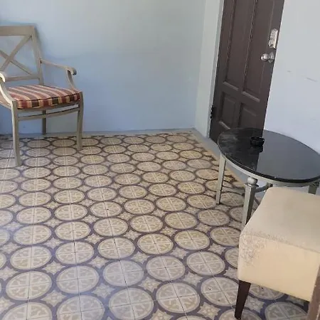 Near Beach, Restaurant And Bars Sleeps 6 With 2Baths-3