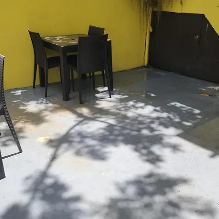 Near Beach, Restaurant And Bars Sleeps 6 With 2Baths-2