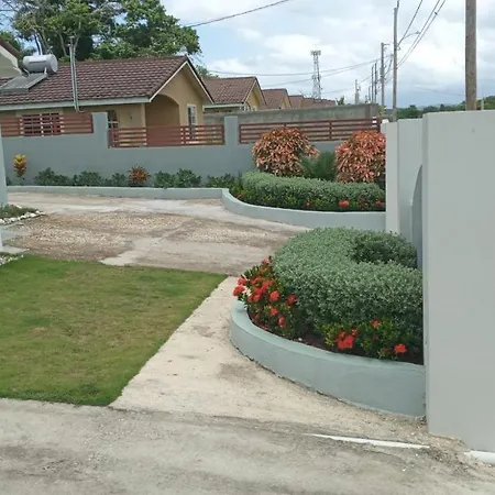Hillside Sunrise, 2 Bed 2 Bath In Gated Community, Close To Beach, Food, Clubs & Shopping Free Parking, Free Wi-Fi-3