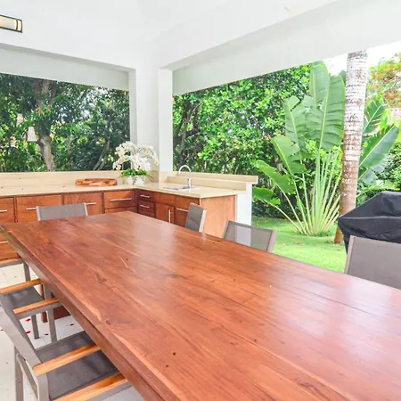 Luxury Modern Five Bedrooms Villa-3