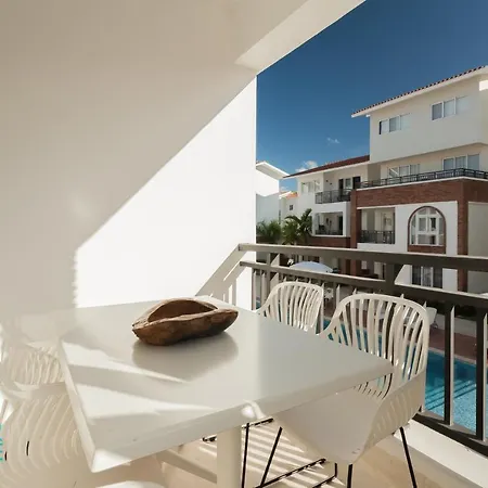 Central & Modern, Pool View, Close To Beach, 2Br,2Bt-2