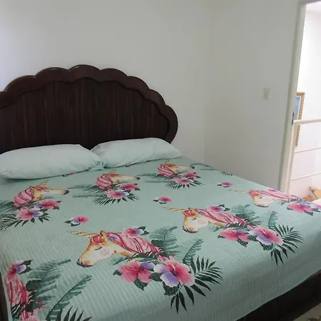 Casa De 3 Habitaciones/Aire/Wifi/Netflix/2Parq-2