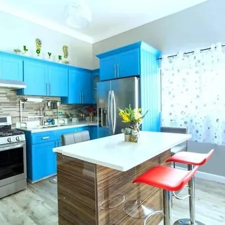 Stylish N' Modern Apt In Prime Resort Area Near Airport Beach & Pool Access-3