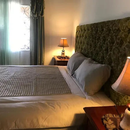 Mountain View Bungalow-2