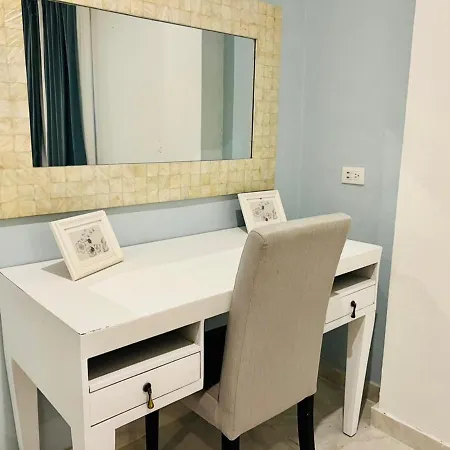 Noe Hotel 1 King Bedroom # 10-3