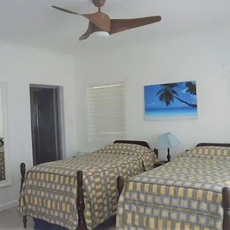 Villa Dianna - Entire Villa, Roof Terrace, Pool, Garden, Sea Views Near Dunn'S River-3