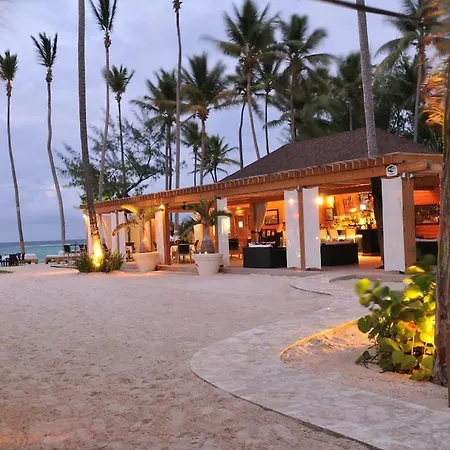 Chic Beachfront Apartment - Private Beach Access-2