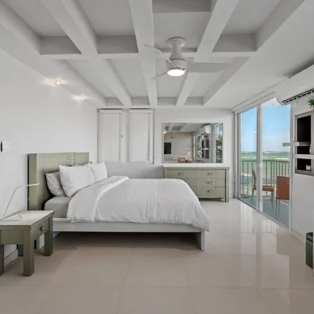 Amapola Seaside Beach Front Apartment-3