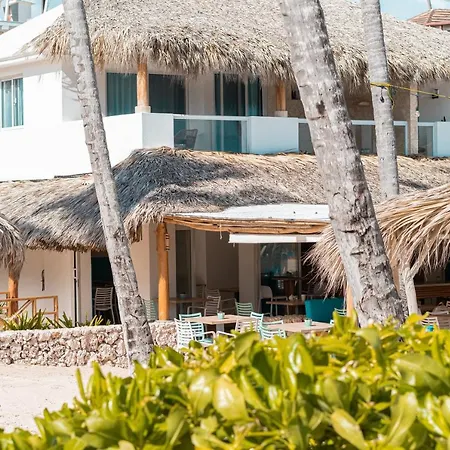 Beautiful & Comfortable Condo Steps To The Beach Pool View-3