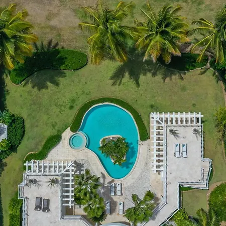Paradise Luxury Villa With Huge Pool And Jacuzzi-3