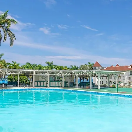 Hospitality Expert E22 Beach Front Pool & Chef-3
