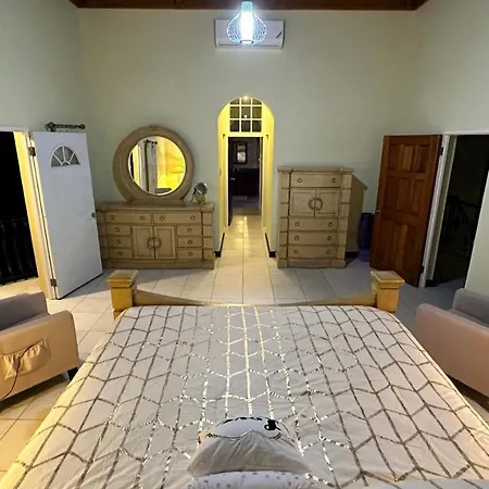 A Luxurious 4-Bedroom Private Villa With Games Room, Theatre & Modern Art-3