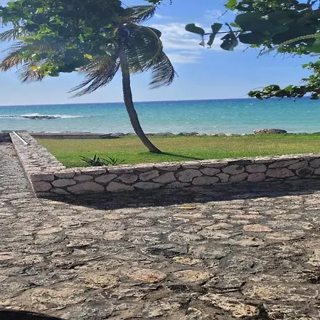 Stylish N' Modern Apt In Prime Resort Area Near Airport Beach & Pool Access-2