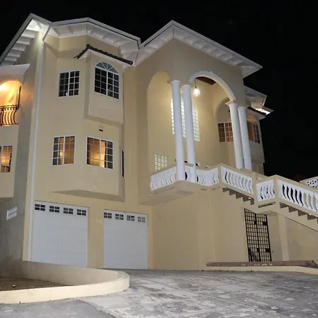A Luxurious 4-Bedroom Private Villa With Games Room, Theatre & Modern Art-2