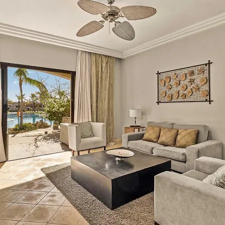 Beautiful Apartment With Pool View-3