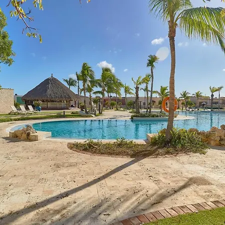 Beautiful Apartment With Pool View-2