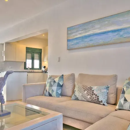 Gorgeous Apartment In The Heart Of Paradise - H201-2