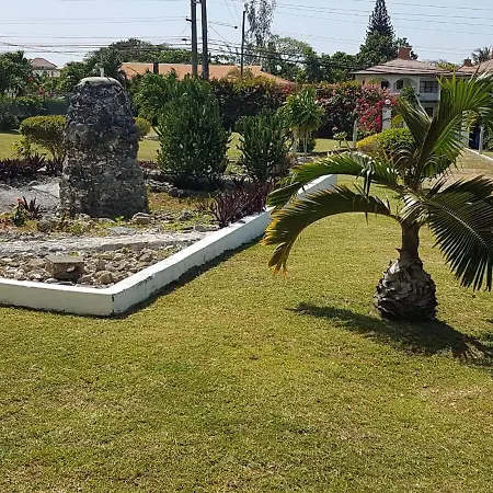 Ginger Mango Garden Apartment-Beach-5Min Drive, 1 Hr Montego Bay, 25 Mins Ocho Rios, Continental Breakfast-3