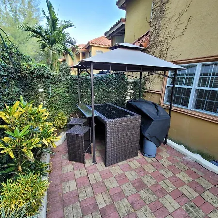 Ivy'S Luxury Townhouse, Montego Bay-2