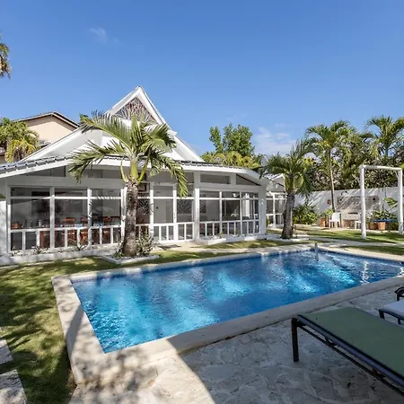 Villa Clarissa V, Walk To Beach!-2