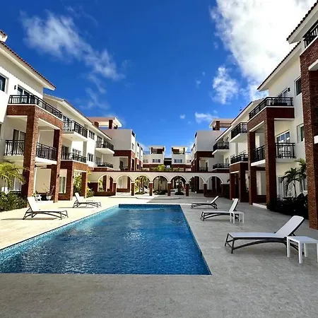 Spacious 1 Bedroom Apartment Near The Beach-3