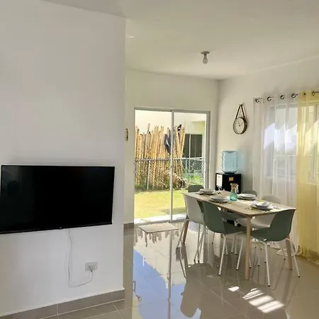 New & Modern 2Br Townhouse W/ Private Backyard-3