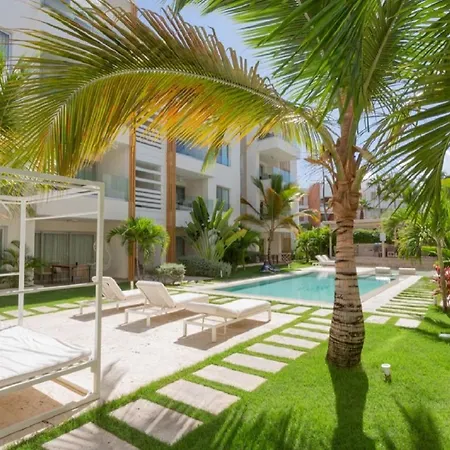 Luxurious Pent House Steps From The Beach. C4-2