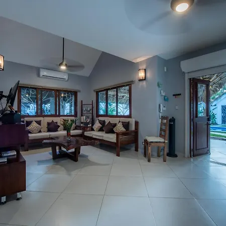 Villa Clarissa V, Walk To Beach!-3