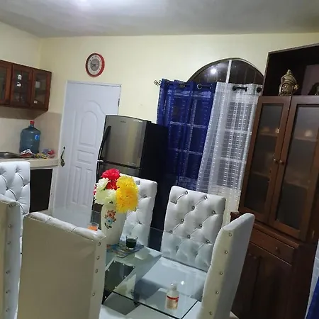 Quiet And Family Apt 4 Minutes From The Airport-3