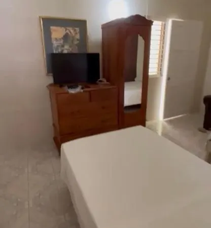 Froggy Guest House-3