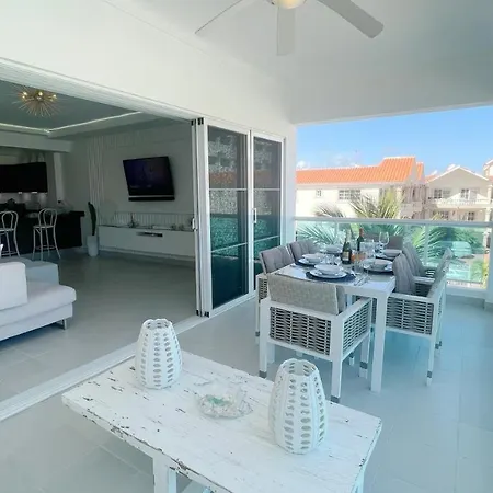 Relaxing 2 Bedroom Ocean View With Pool Close To The Beach-3